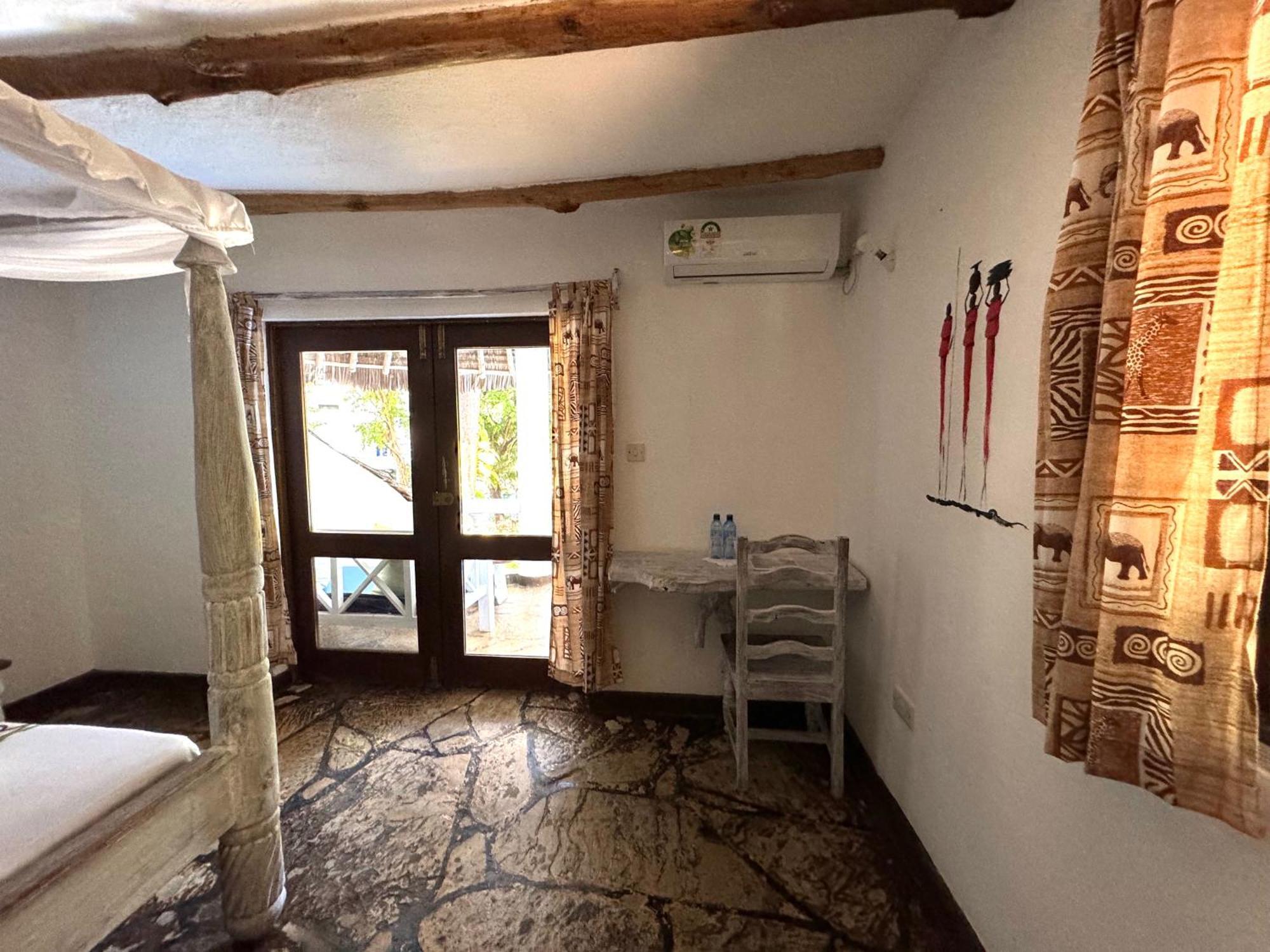 Soul Breeze Beach Resort شاطئ دياني المظهر الخارجي الصورة